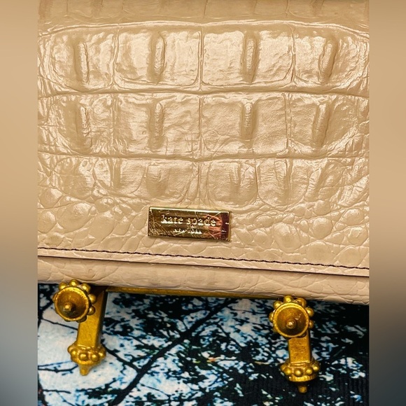 Kate Spade Cream Croc-Embossed kiss lock 🔑 - Picture 2 of 8